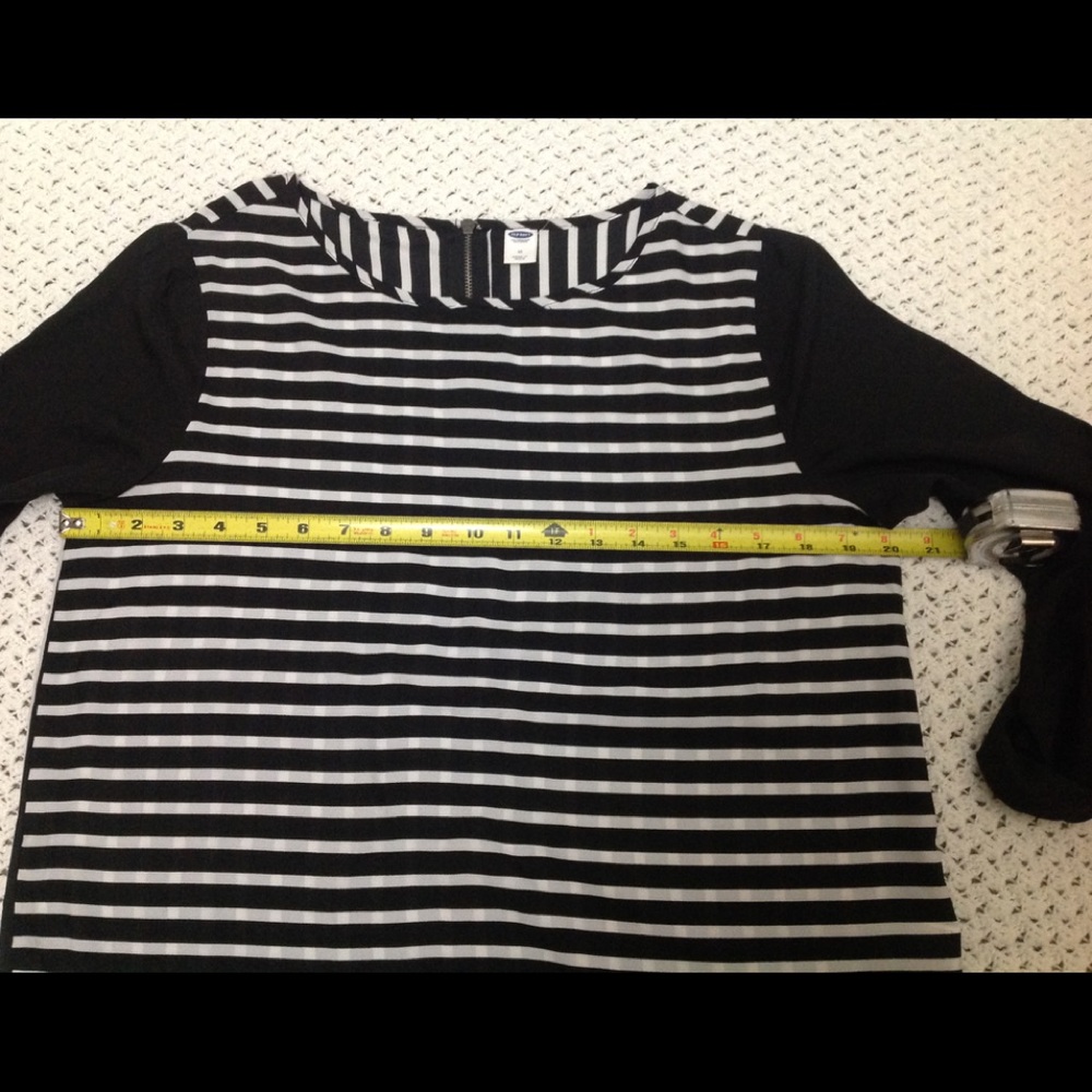 💥4 for $20💥 NWOT Black & White Striped Top/Med - Picture 8 of 8